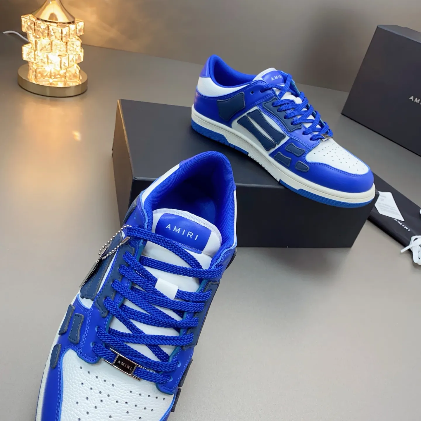 p580🐮🐮AMIRI Couple Style👑 The latest The Pacific Series Couple Style💀🦴Bone Stars Casual Sports Shoes Skateboard Shoes✔️ AMIRI's Pacific shoes are a sneaker that combines luxury and street style. Many celebrities and Internet celebrities have the same style. Its design and workmanship are very exquisite. Made of high-grade cow leather, soft to the touch and highly durable. 💎Fabrics: Original custom imported first-layer cowhide 💎Inner lining: Original customized breathable mesh 💎Foot: Original injection molded one-piece, comfortable, wear-resistant and not tiring for feet 💎Outsole: Original 1:1 molded three-color sole Original outsole 💎Sole thickness: 3CM 💎Size: Female 35-40 Male 39-46 💎Price; Top version 👑Special remarks Remark: (Female size 34 40 . Men's sizes 38 45 46 are customized and cannot be returned or exchanged. Please note when ordering! Thank you🤝🤝